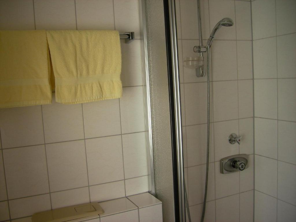 Hotel Gasthaus Zum Hirschen Simonswald Room photo