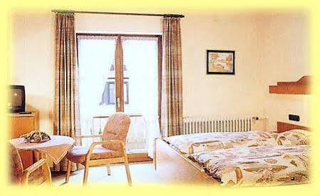 Hotel Gasthaus Zum Hirschen Simonswald Exterior photo